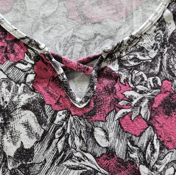Rock & Republic Floral Cold Shoulder Top - Pink and Gray Size L - Picture 6 of 7